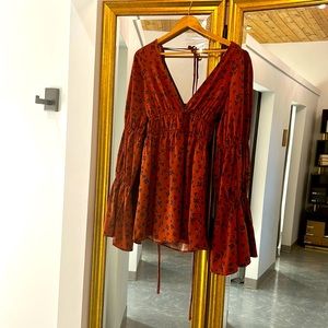 Tiered Sleeve Tie Back Mini in Cut Out Floral